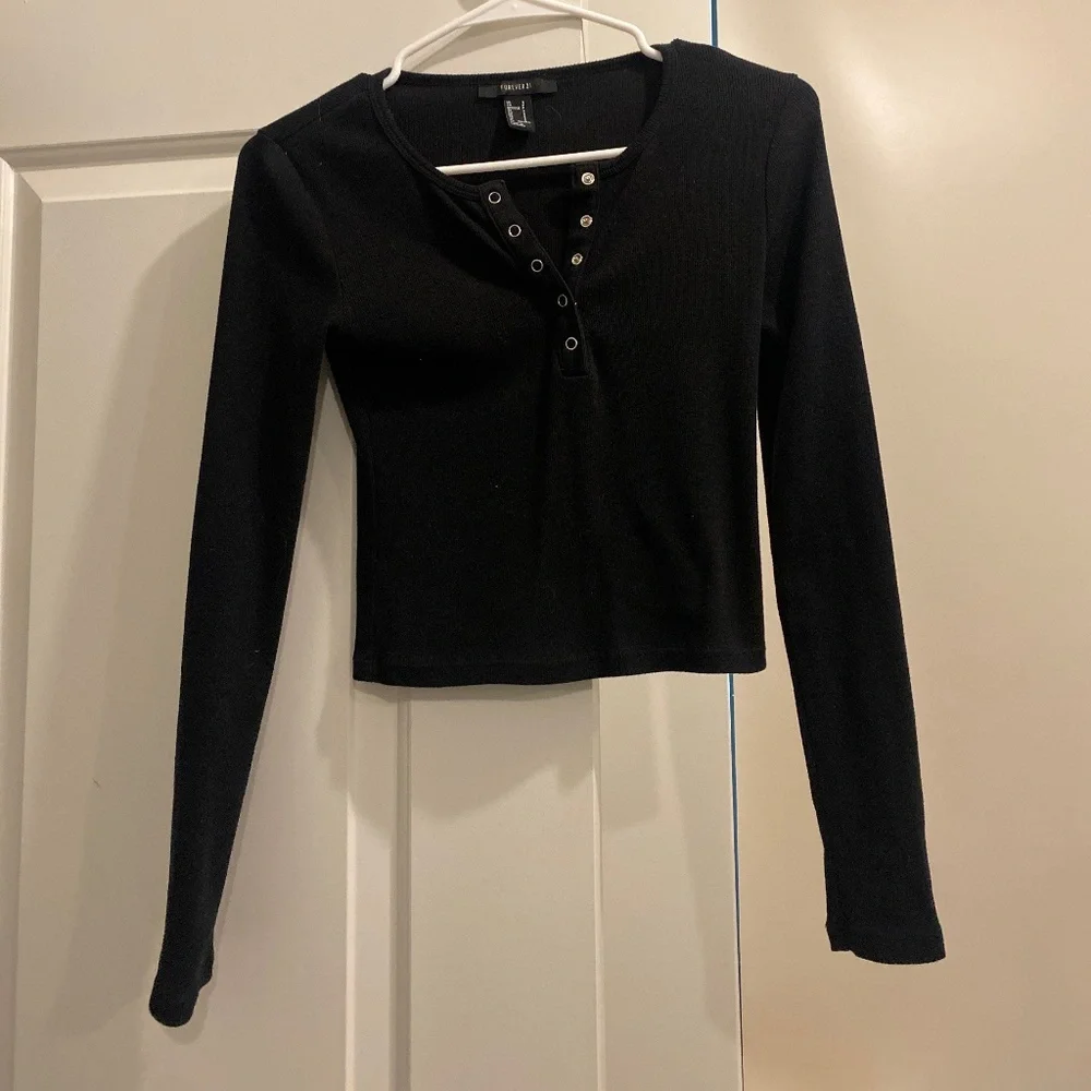 Cropped button top - Picture 1 of 1